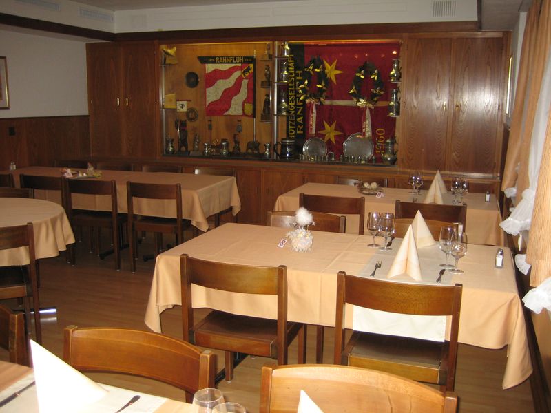 Das Schützensäli  (ca. 60 Plätze) Das Schützensäli  (ca. 60 Plätze)